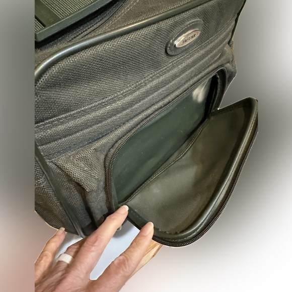 JAGUAR TRAVEL BAG LUGGAGE SMALL SHOULDER CARRY ON OVERNIGHT TRAIN POUGH DK GREEN - Picture 5 of 13